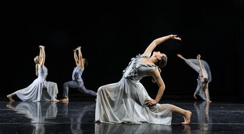 What Is a Contemporary Dance: A Multi-layered Exploration