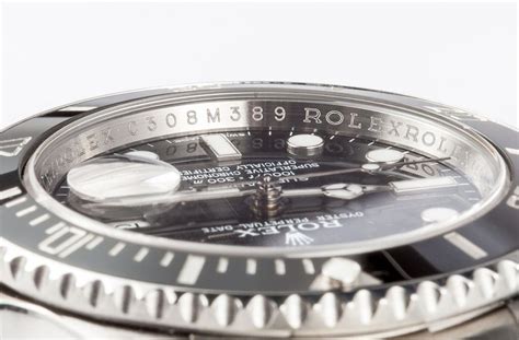 When Did Rolex Start Engraving Inner Bezel: A Journey Through Time and Craftsmanship